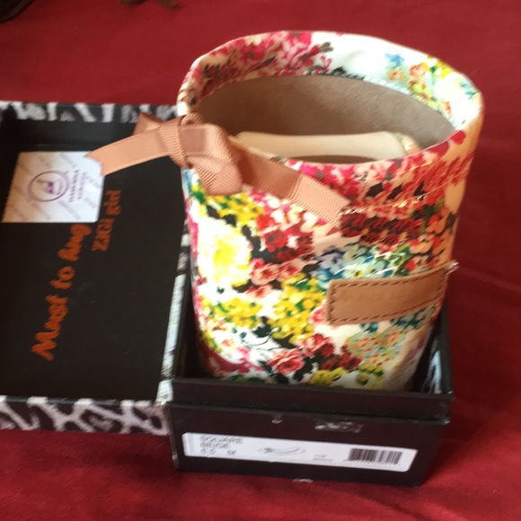 Soft slippers perfect for desk drawer emergency! - Picture 4 of 4